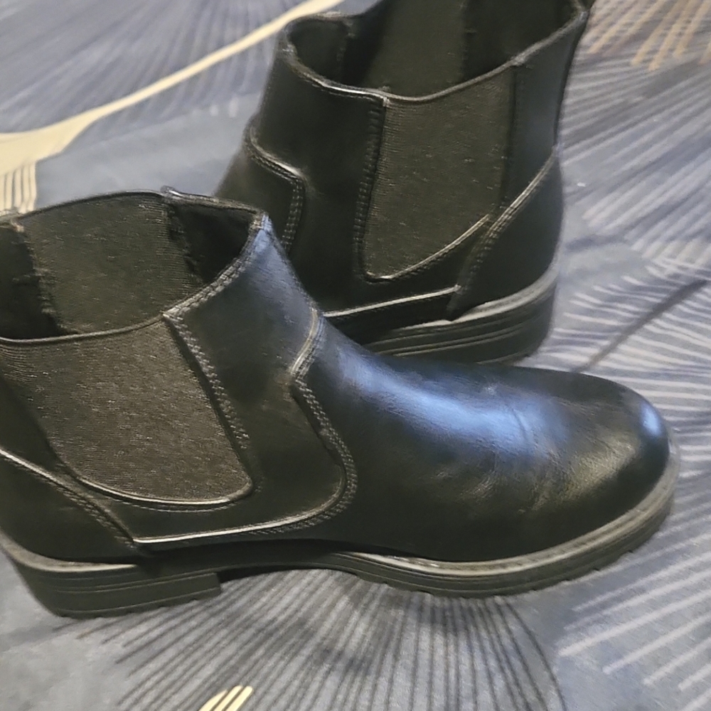 Black patent leather old navy Chelsea boots